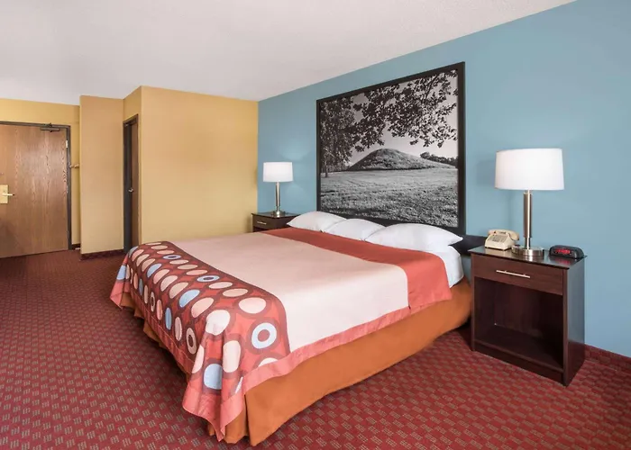Super 8 By Wyndham Troy Il/St. Louis Area