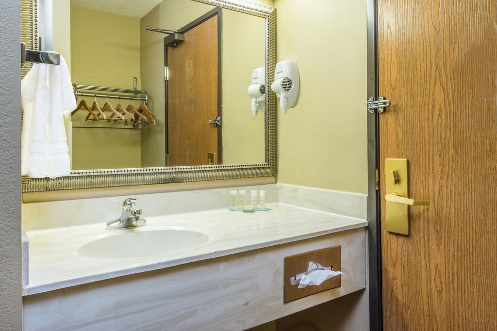 Super 8 By Wyndham Il/st. Louis Area Hotel Troy