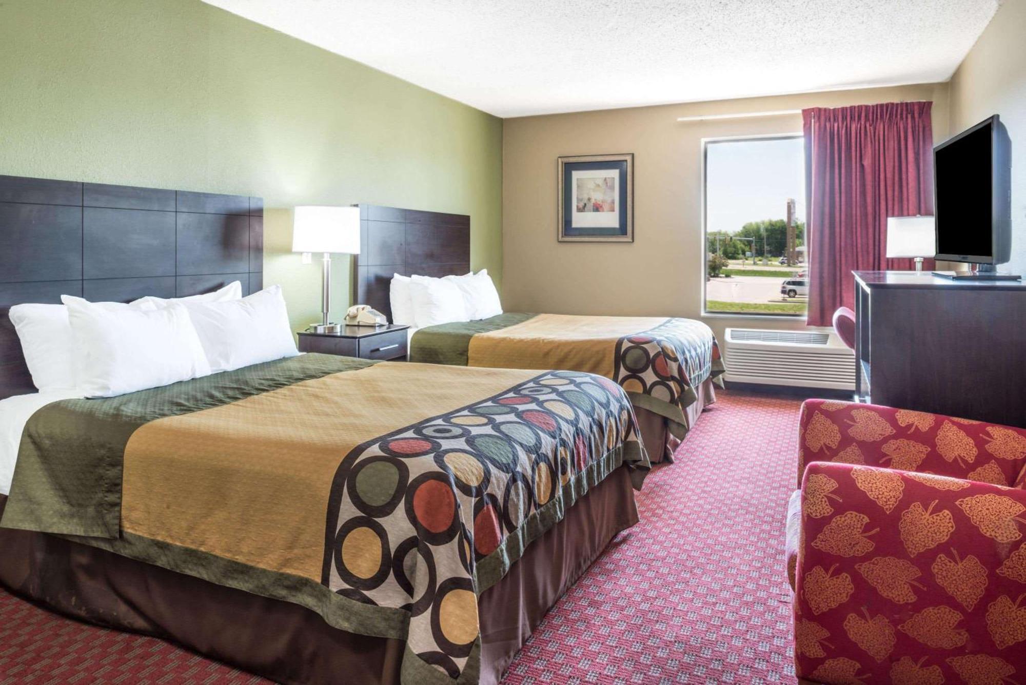 Super 8 By Wyndham Il/st. Louis Area Hotel