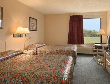 Super 8 By Wyndham Il/st. Louis Area Hotel 2*