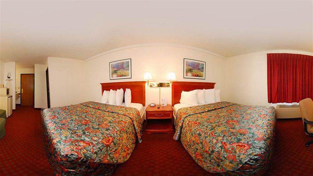 Super 8 By Wyndham Il/st. Louis Area Hotel